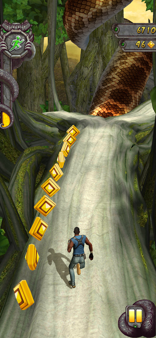 Temple Run 2 hero selection screen listing Guy Dangerous, Scarlett Fox and Karma Lee